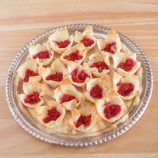 Baked Brie and Cranberry Bites Recipe for Baked Brie and Cranberry Bites