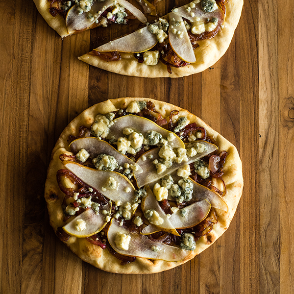 Pear & Gorgonzola Naan Pizza Recipe for Pear & Gorgonzola Naan Pizza