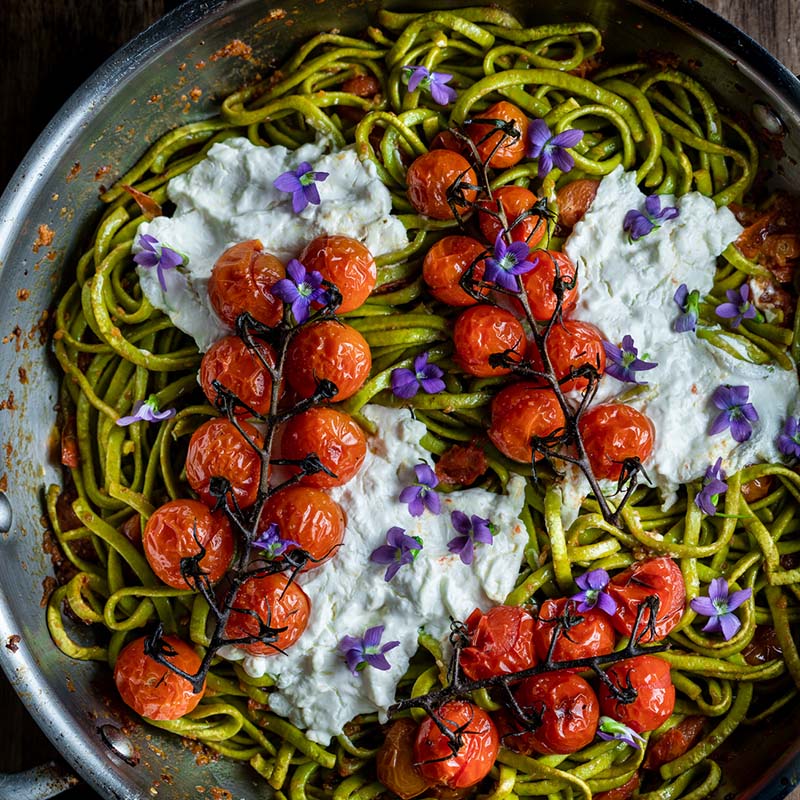 Spinach Fettuccine with Burrata and Burst Cherry Tomato Sauce Recipe for Spinach Fettuccine with Burrata and Burst Cherry Tomato Sauce