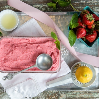 Strawberry Lemon Frozen Yogurt Recipe for Strawberry Lemon Frozen Yogurt