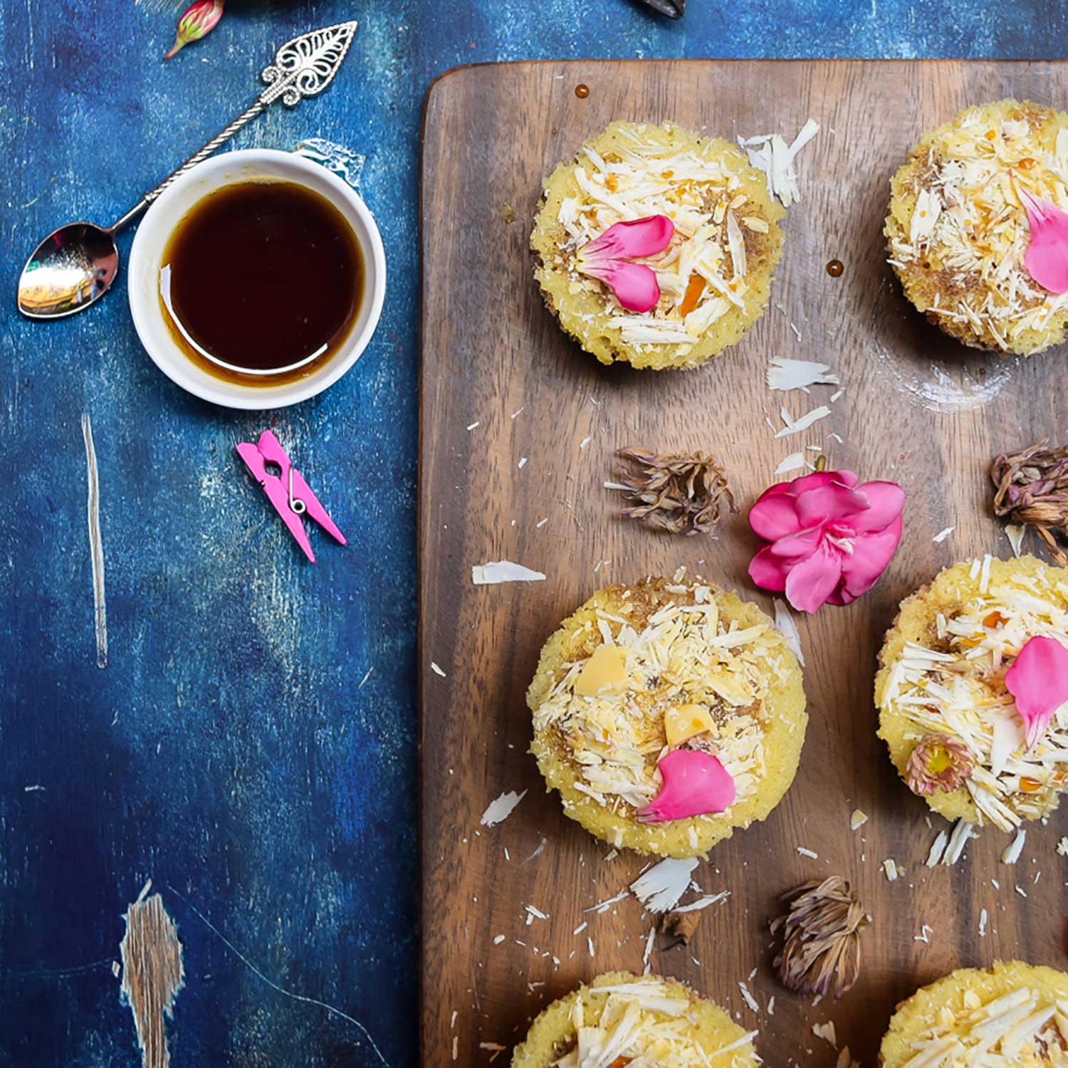 White Chocolate and Nolen Gur Cupcakes Recipe for White Chocolate and Nolen Gur Cupcakes