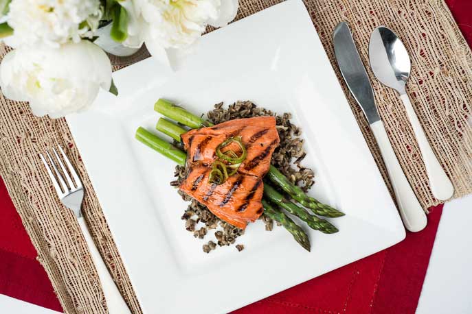 asparagus with grilled salmon