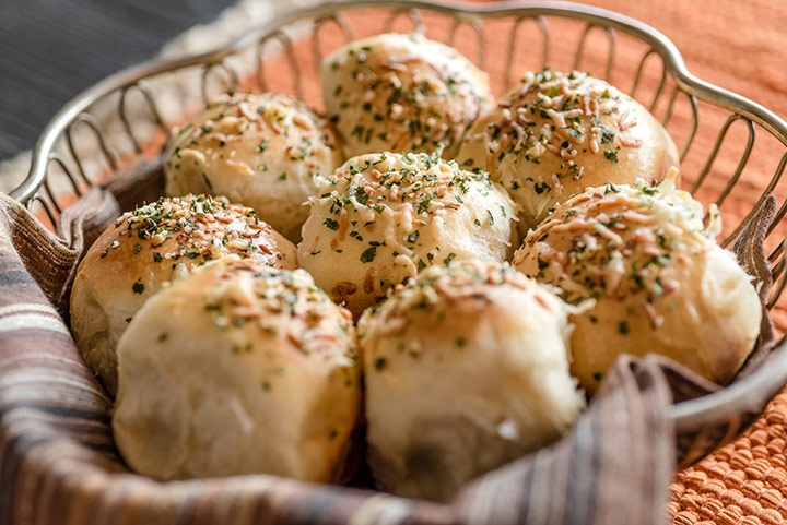 Garlic Parmesan Dinner Rolls