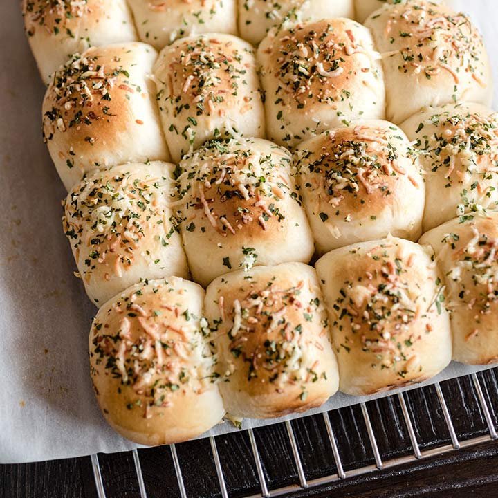 Garlic Parmesan Dinner Rolls